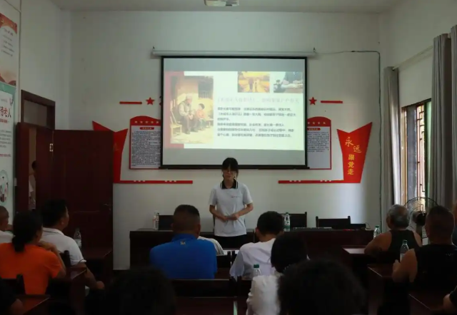 学子走出教室在家校协同伙伴相伴的实践讲堂里拓展眼界 学子走出教室在家校协同伙伴相伴的实践讲堂里拓展眼界